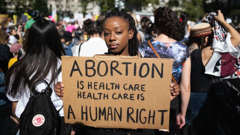 درباره سقط جنین