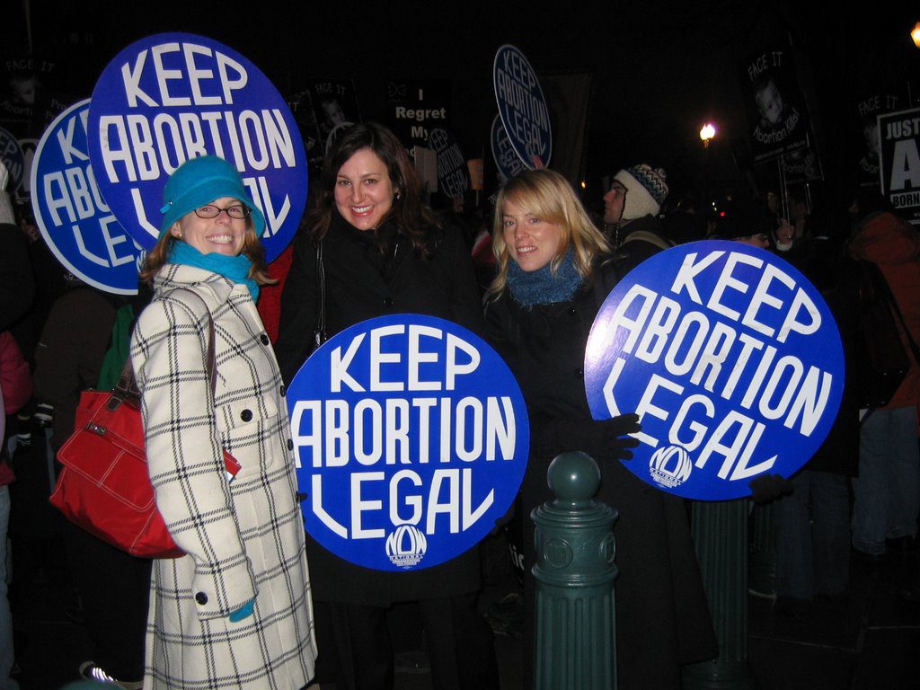 نگاهی به تاریخچه قانونی شدن سقط جنین