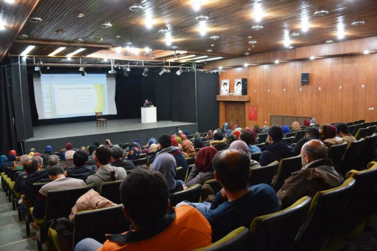 تشکل یابی زنان: تاریخچه و چشم‌اندازها