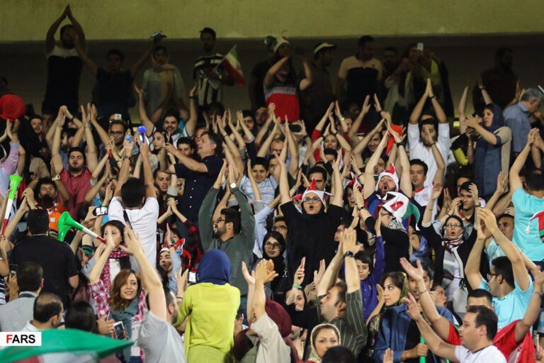 زنان در استادیوم‌های ایران