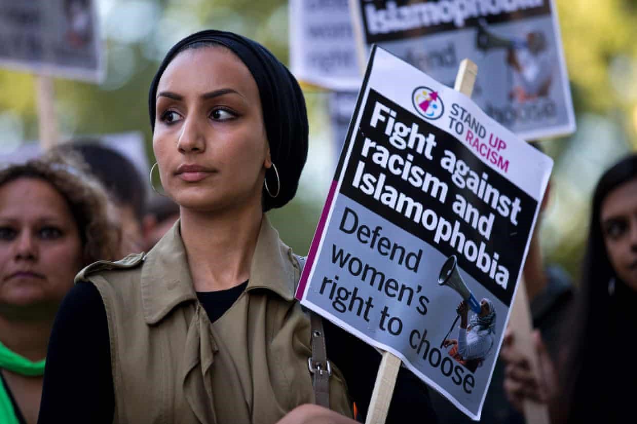 زنان مسلمانی که علیه خشونت سخن می‌گویند ساکت می‌شوند. ما باید صدایمان را بالا ببریم