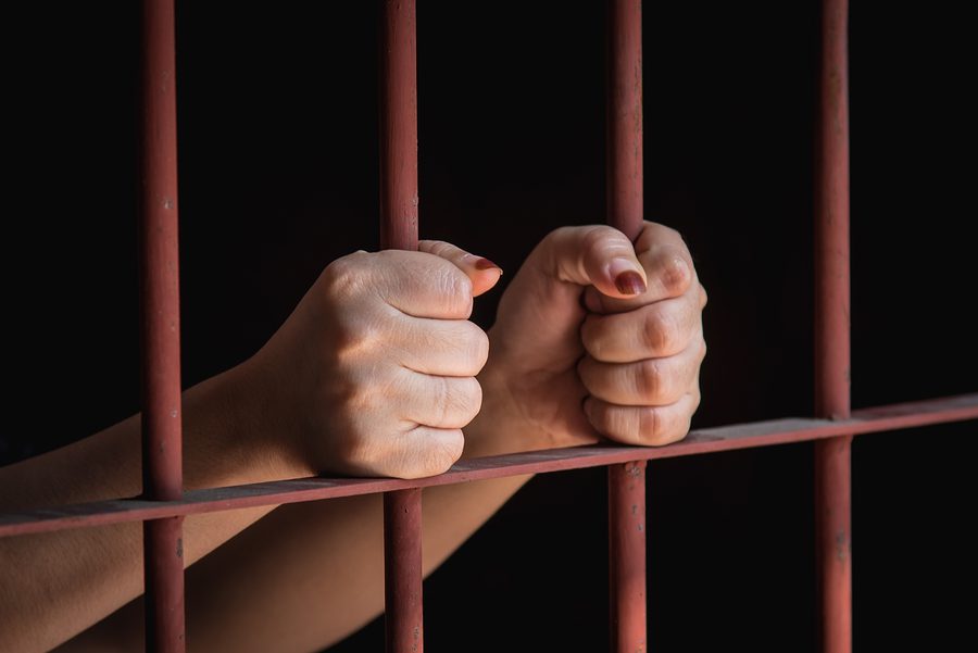 نقض آشکار حقوق بشر با محبوس نگه ‌داشتن زندانیان در بحران کرونا