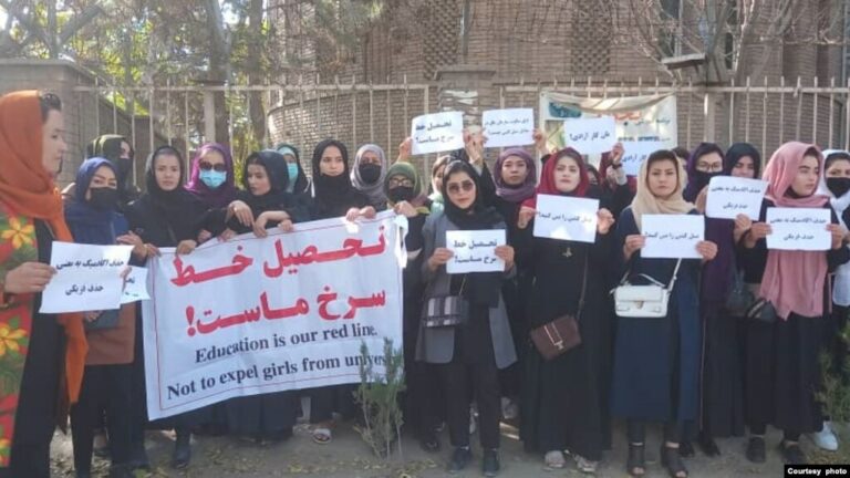 زنان افغانستان، استوار و مقاوم در برابر افکار ارتجاعی طالبان ایستاده‌اند!